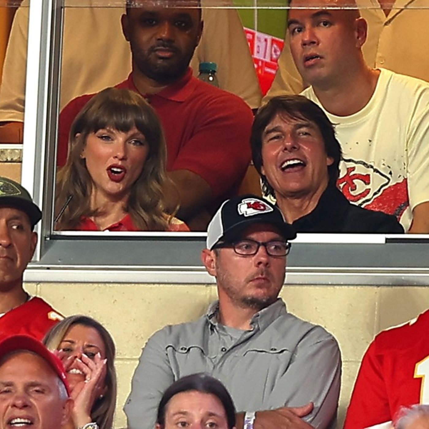 Taylor Swift Cheers On Husband Travis Kelce at Chiefs’ Home Opener Against Broncos, With Tom Cruise by Her Side episode artwork