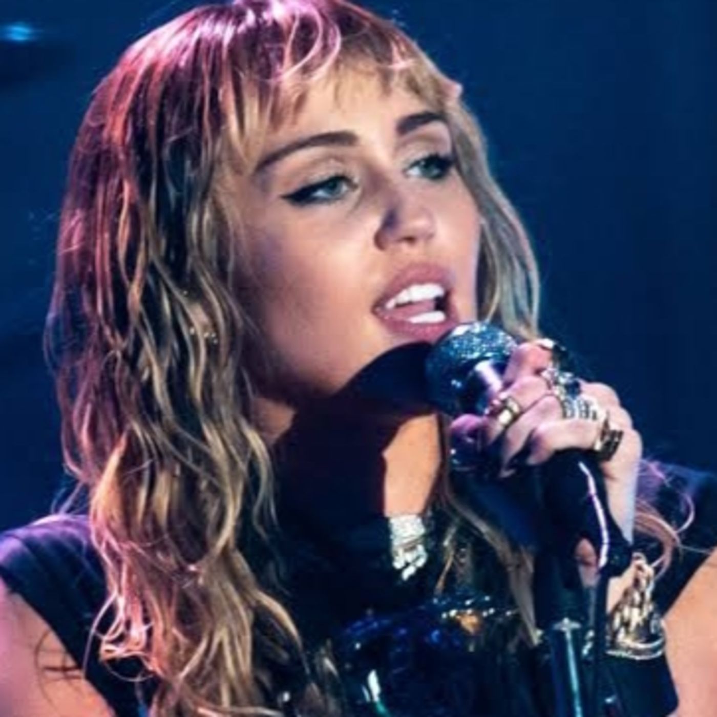 Latest Football and Entertainment news & Updates, top scores, live scores, fixtures and discussions.