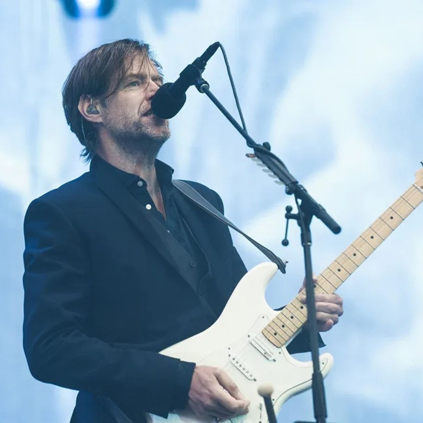 Radiohead guitarist Ed O'Brien reveals the band's future touring plans episode artwork