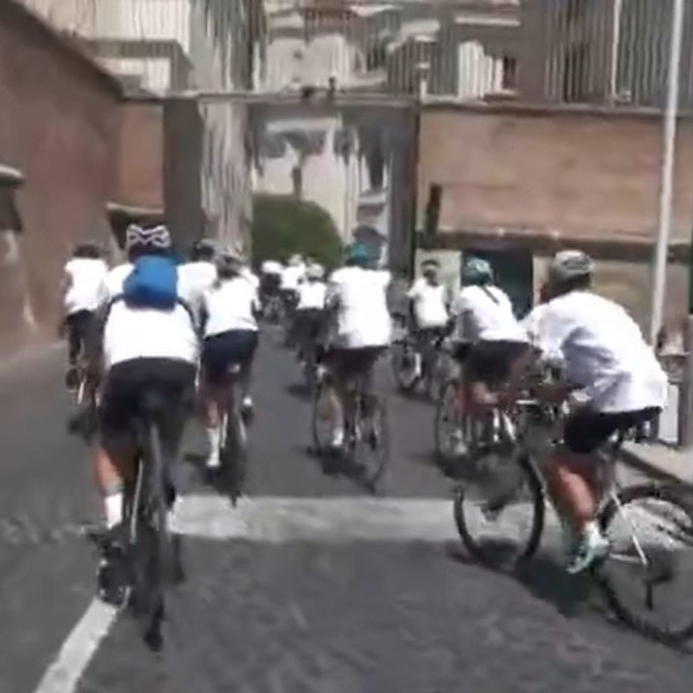 A Roma per il Giubileo... ma in bicicletta: intervista a don Roberto Ferranti e Giancarlo Moratti  -  31 luglio 2025 episode artwork