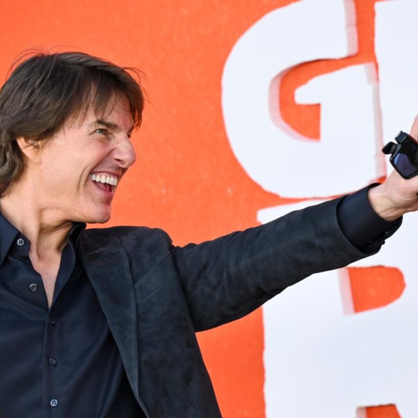 Watch Tom Cruise Dust Off His ‘Risky Business’ Dance Moves for the ‘Jennifer Hudson Show’ Spirit Tunnel