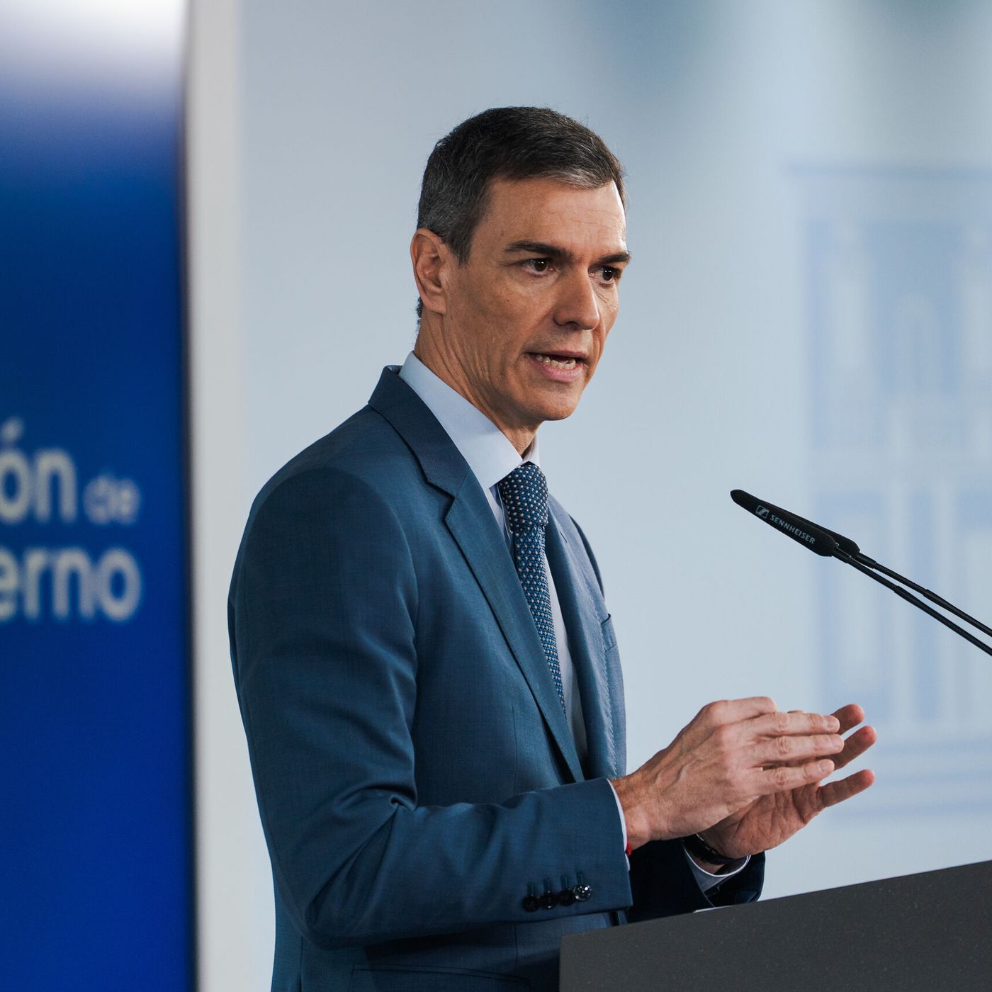 Es Noticia: Caos en la regularización masiva de Sánchez