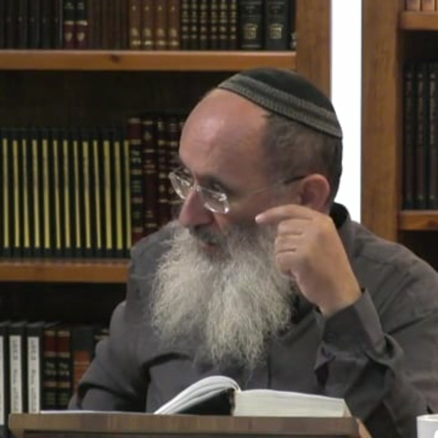 אם יעקב רוצה את העולם הבא ועשו את העולם הזה – מדוע הם רבים ? | הרב אורי עמוס שרקי