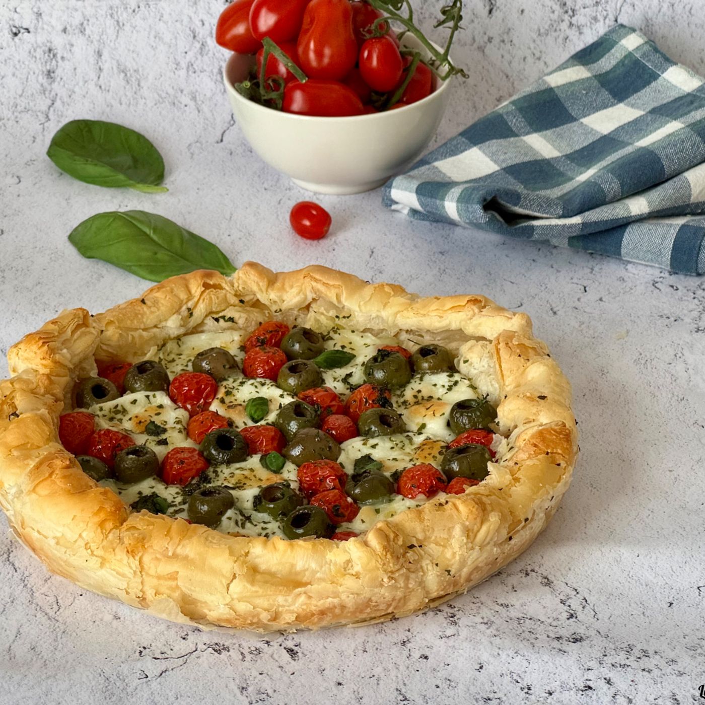 Sfogliata con Pomodorini e Mozzarelline