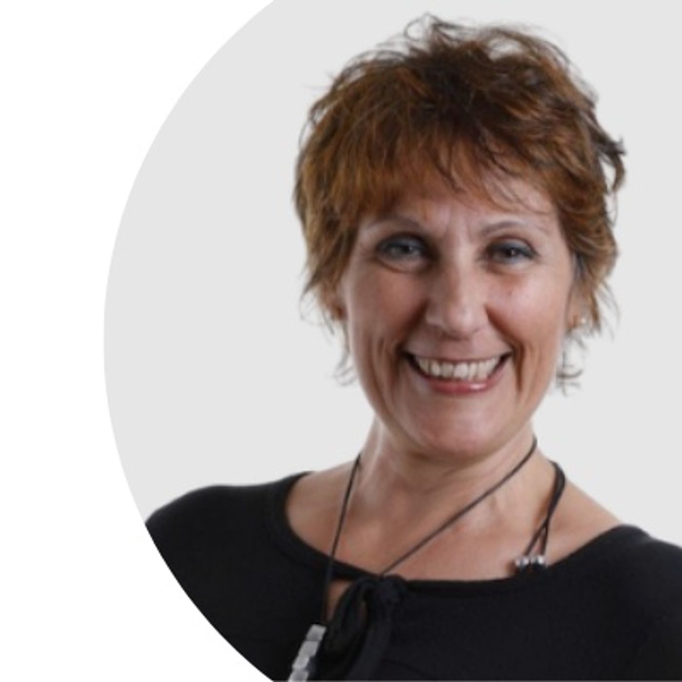 Yoga della risata: cos'è e perché fa bene - con Tiziana Azzani Yoga della risata: cos'è e perché fa bene - con Tiziana Azzani