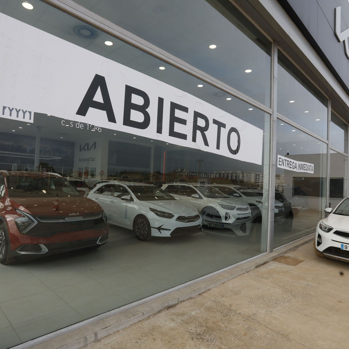 Prensa económica: Por qué fabricantes de coches y concesionarios temen lo que puede pasar en 2025