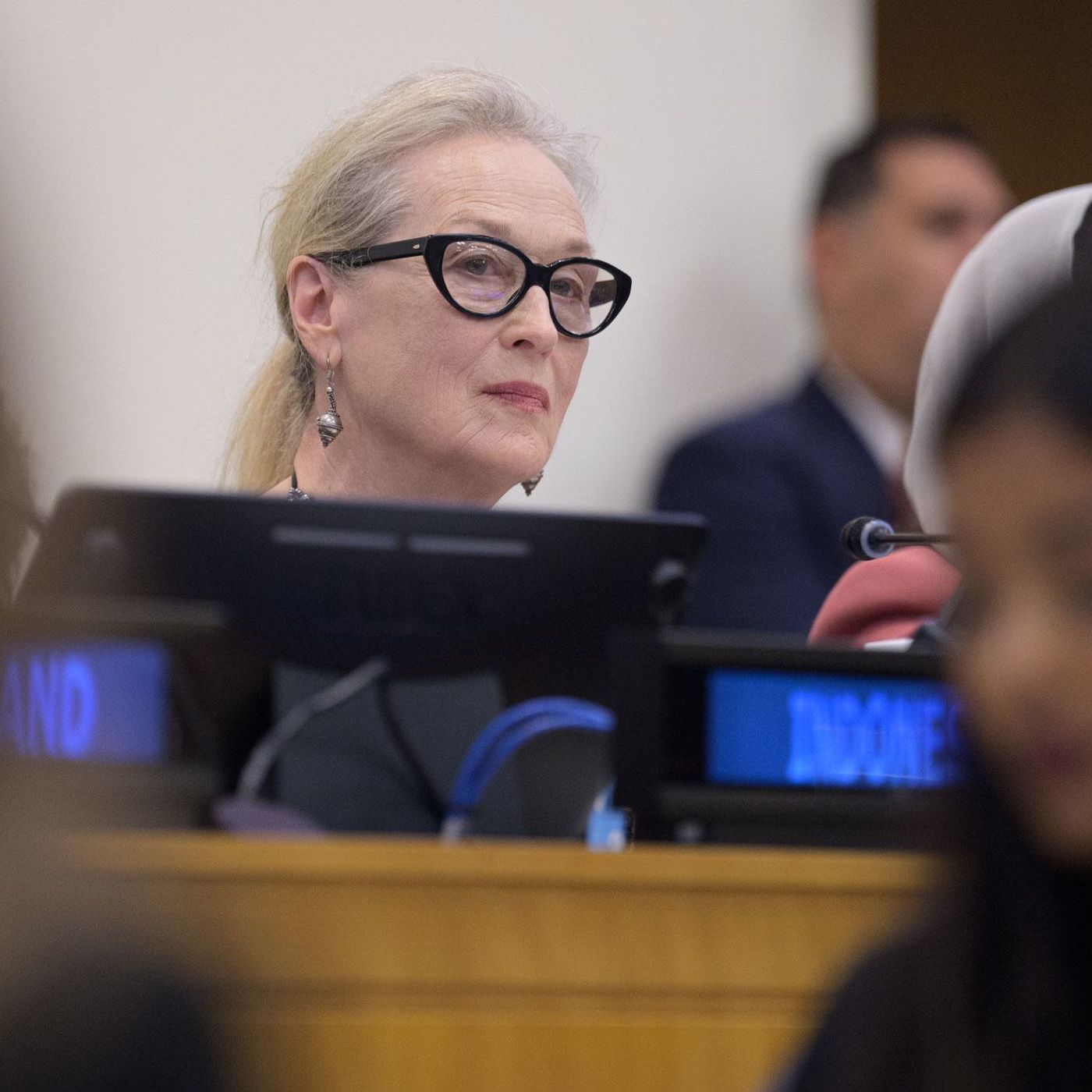 Talibã não pode proibir mulheres de frequentar ONU no Afeganistão, dizem peritos episode artwork