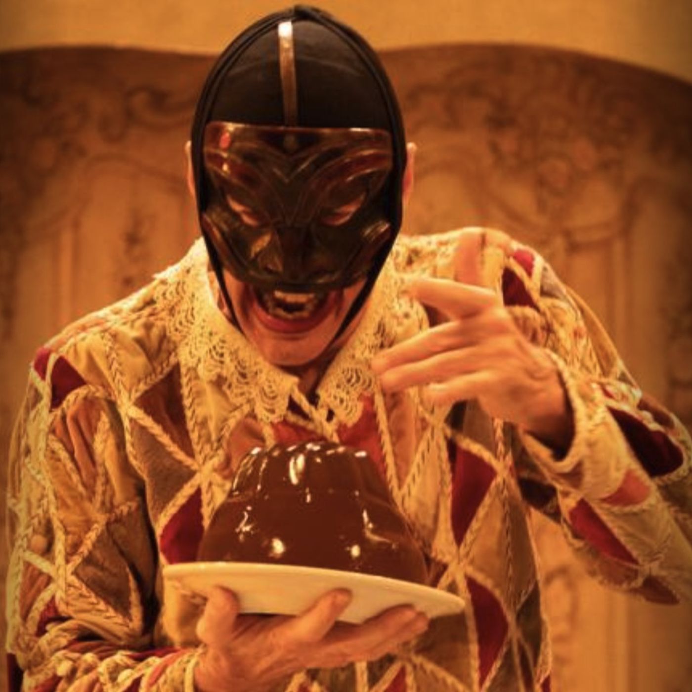 Arlecchino: una maschera affamata di vita — OLTRE LA SCENA - Riflessi di stagione | Per filo e per segno cover