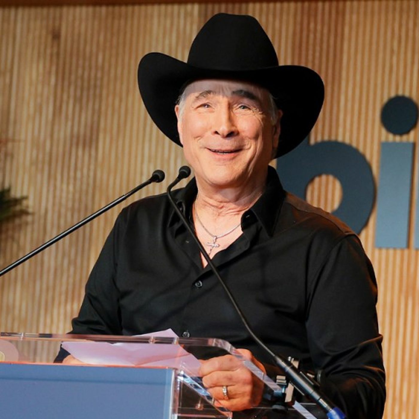 Clint Black Presents Riley Green With the Hitmaker Award | Country Power Players 2026