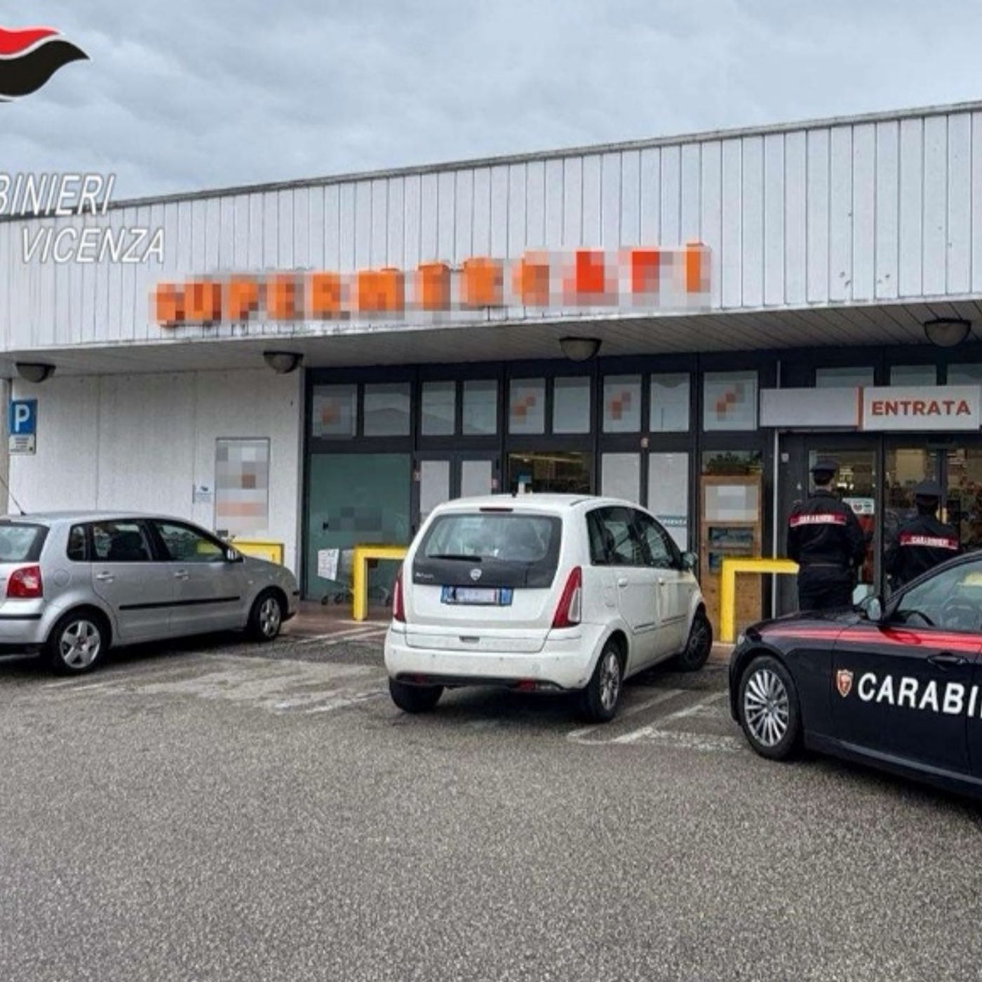 Il furto al supermercato sfocia in rapina: vigilante preso a morsi e pugni. Due denunciati episode artwork
