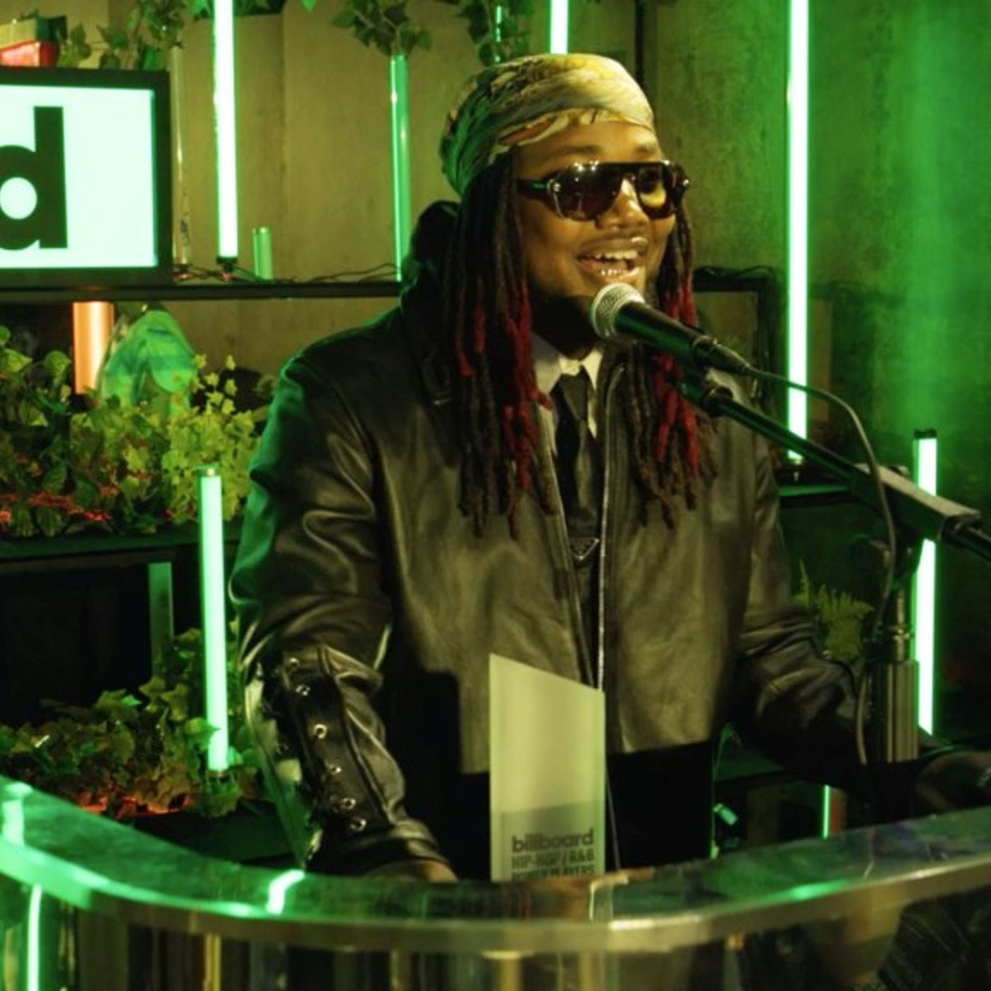 Leon Thomas Accepts the Breakthrough of the Year Award | R&B Hip-Hop Power Players 2025