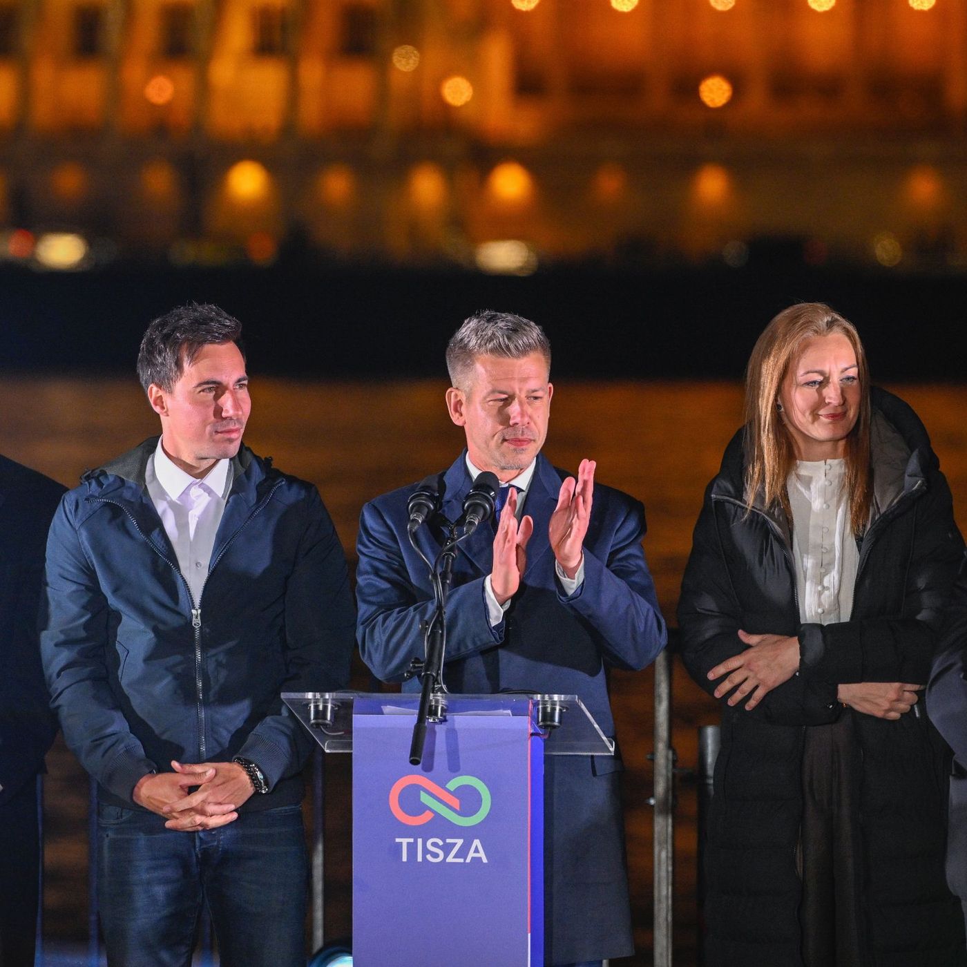 Las noticias de Herrero: Orban pierde el poder y Europa frena al trumpismo global