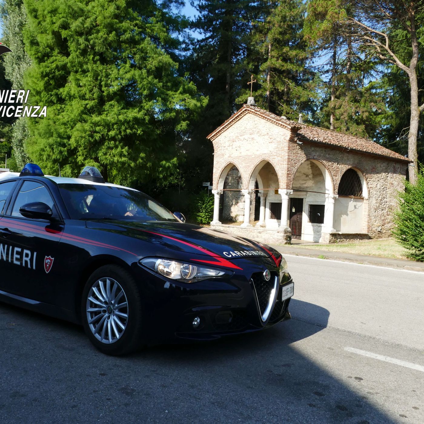 Sorpreso all’alba a scassinare un negozio, 28enne denunciato dai Carabinieri episode artwork