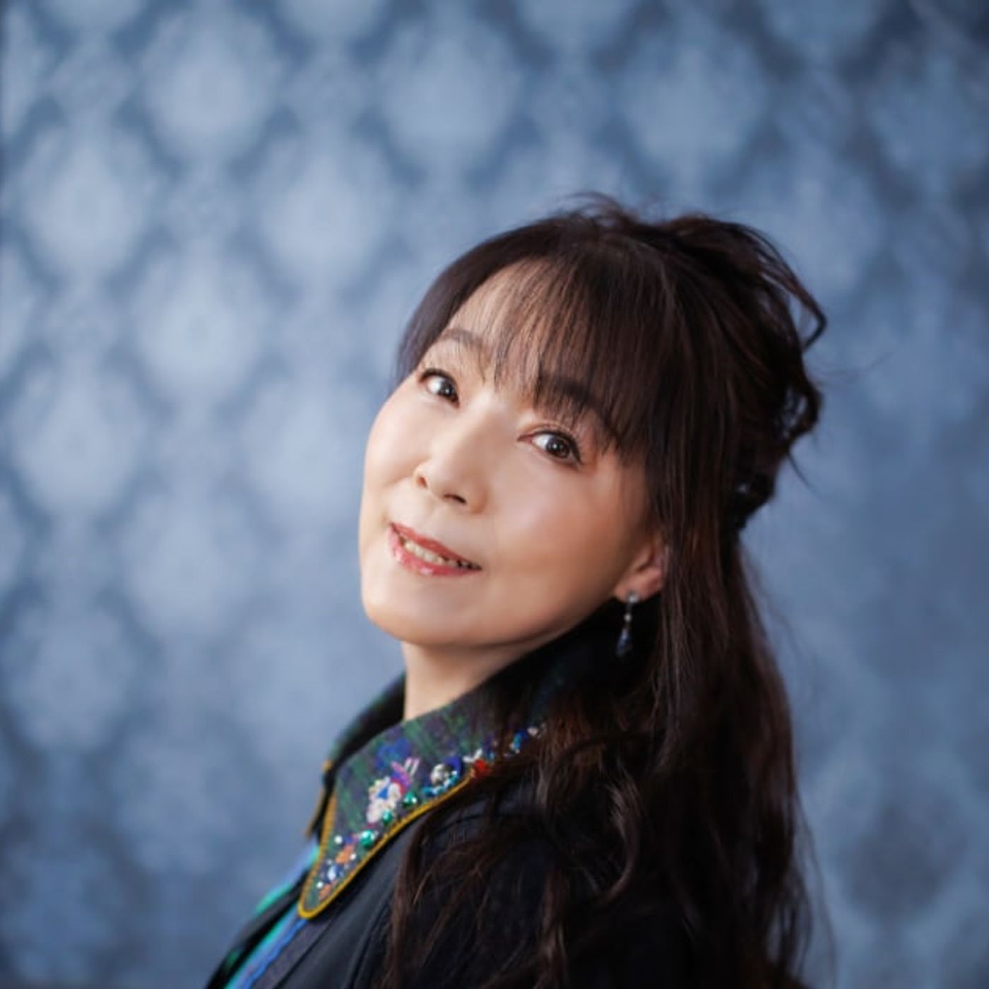 尾崎亜美デビュー50周年記念アルバム発表、タイトルは「amiism」 - 音楽ナタリー episode artwork