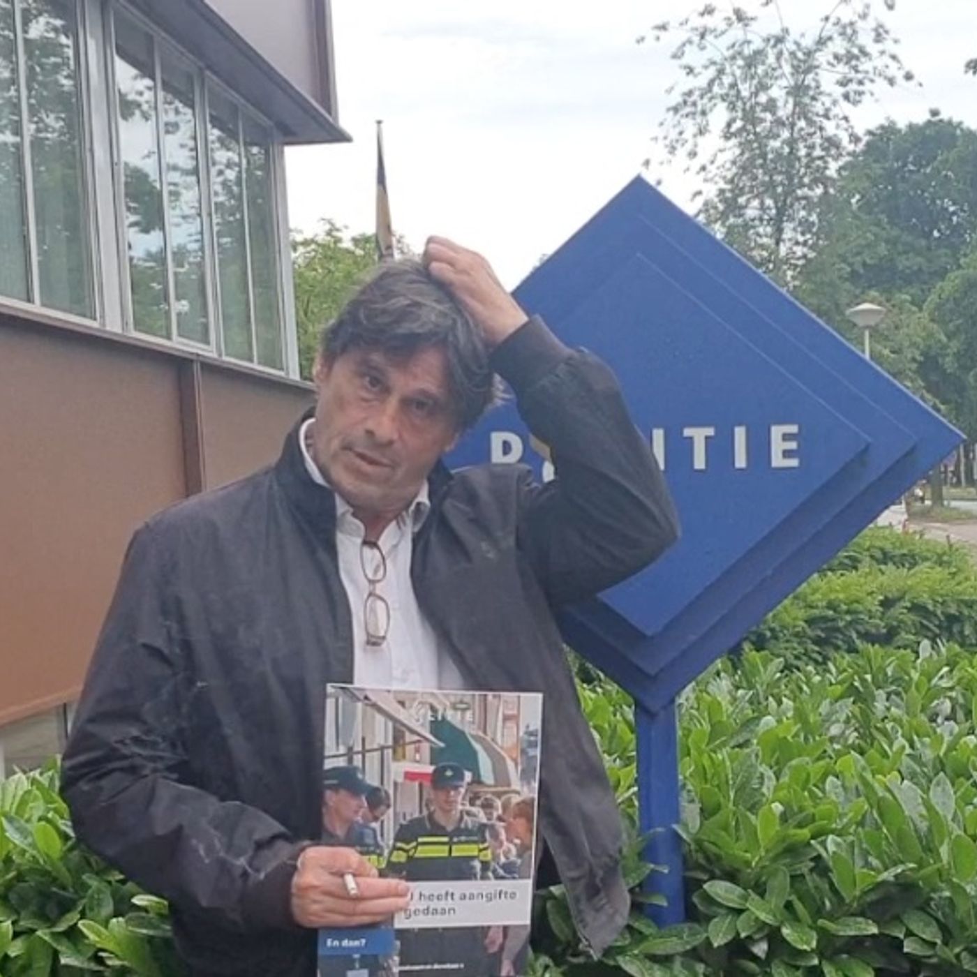 Steve Brown doet aangifte tegen AIVD Informant Bas van Hout , Peter R. de Vries en bepaalde corrupte media. (4)