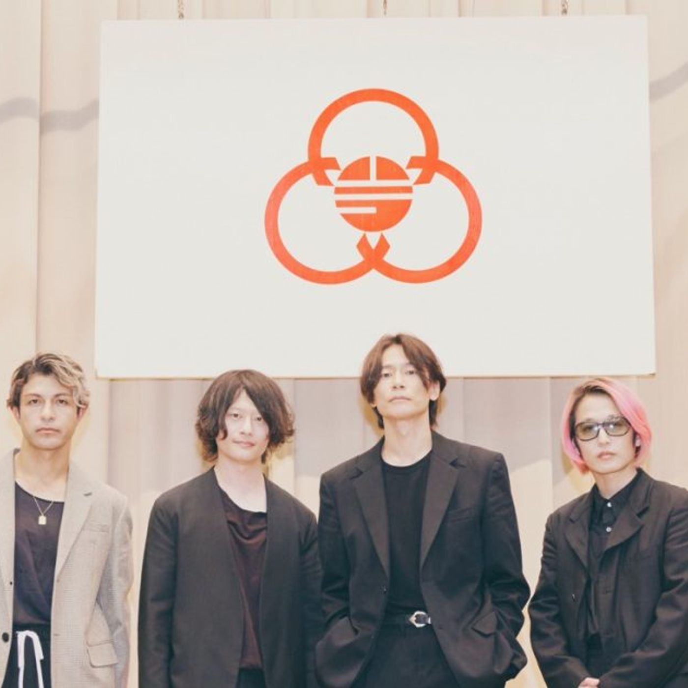 【レポート】[Alexandros]メンバー母校の中学特別授業にサプライズ登場！恋愛相談にエールも