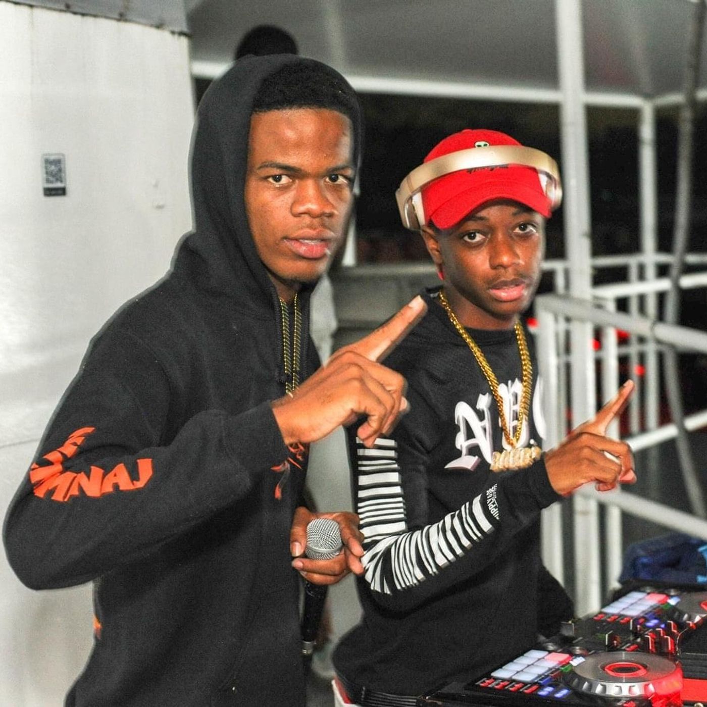 DJ Barri & Thorny Show