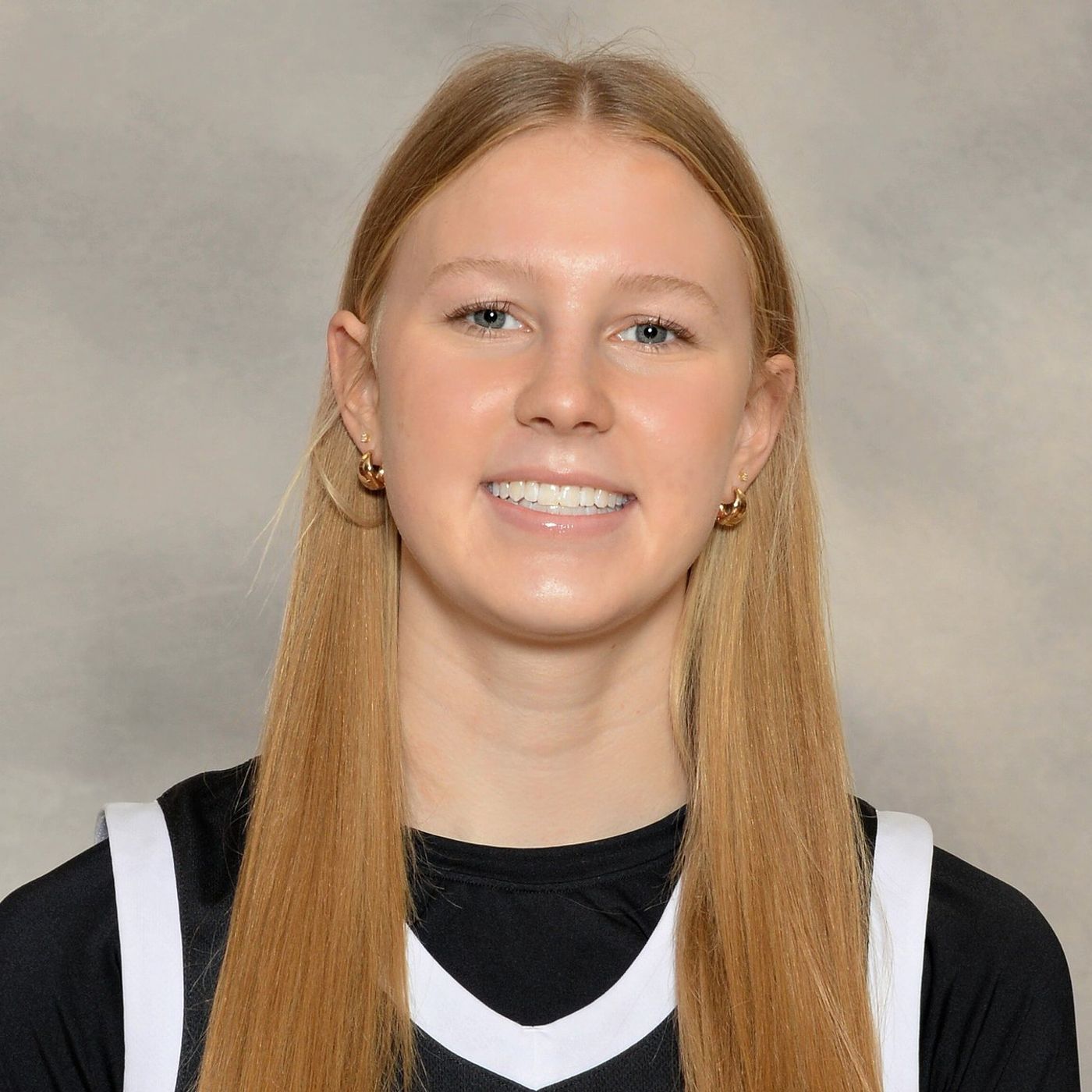 St. Charles East’s Brooklyn Schilb scores 1,000th career point, but Lake Park clinches share of DuKane title episode artwork