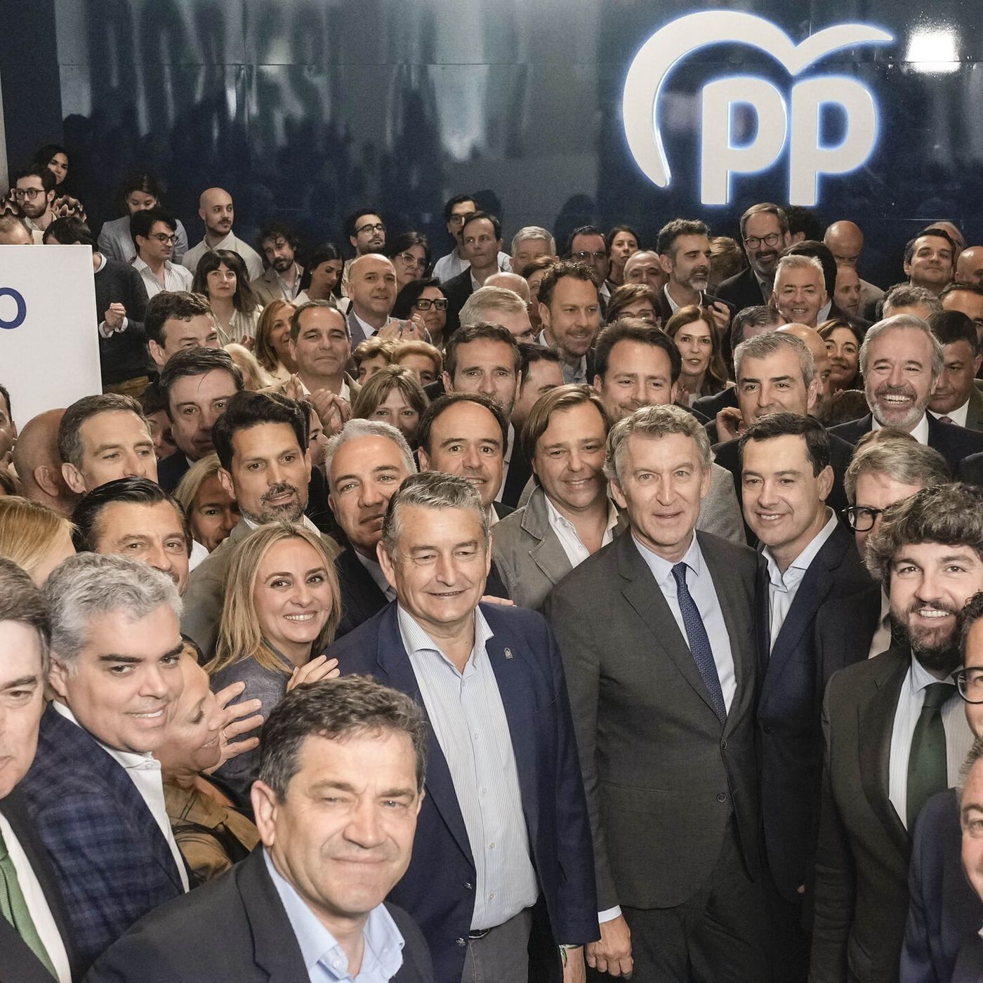 Federico a las 7: Moreno busca gobernar en solitario pero Vox reclama su sitio