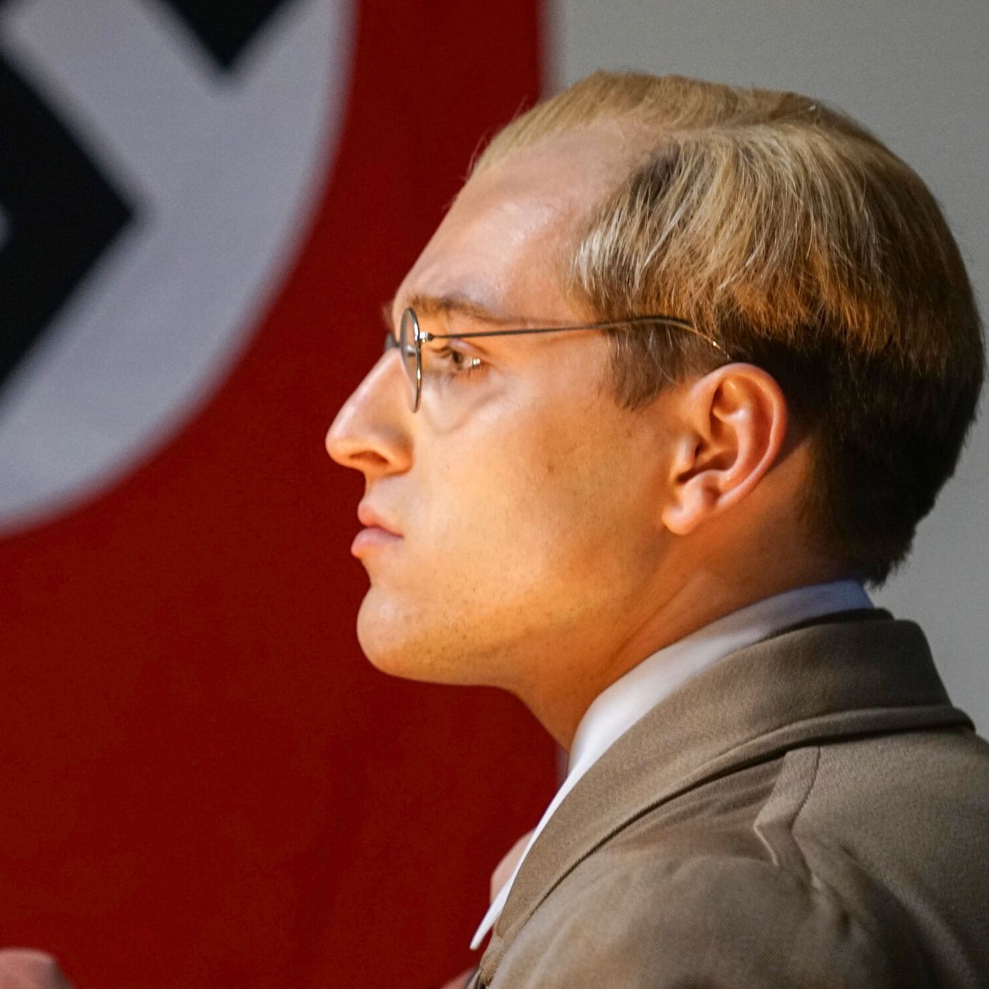 Es Cine: El plan para matar a Hitler, adiestrando humanos y la dignidad de los agricultores