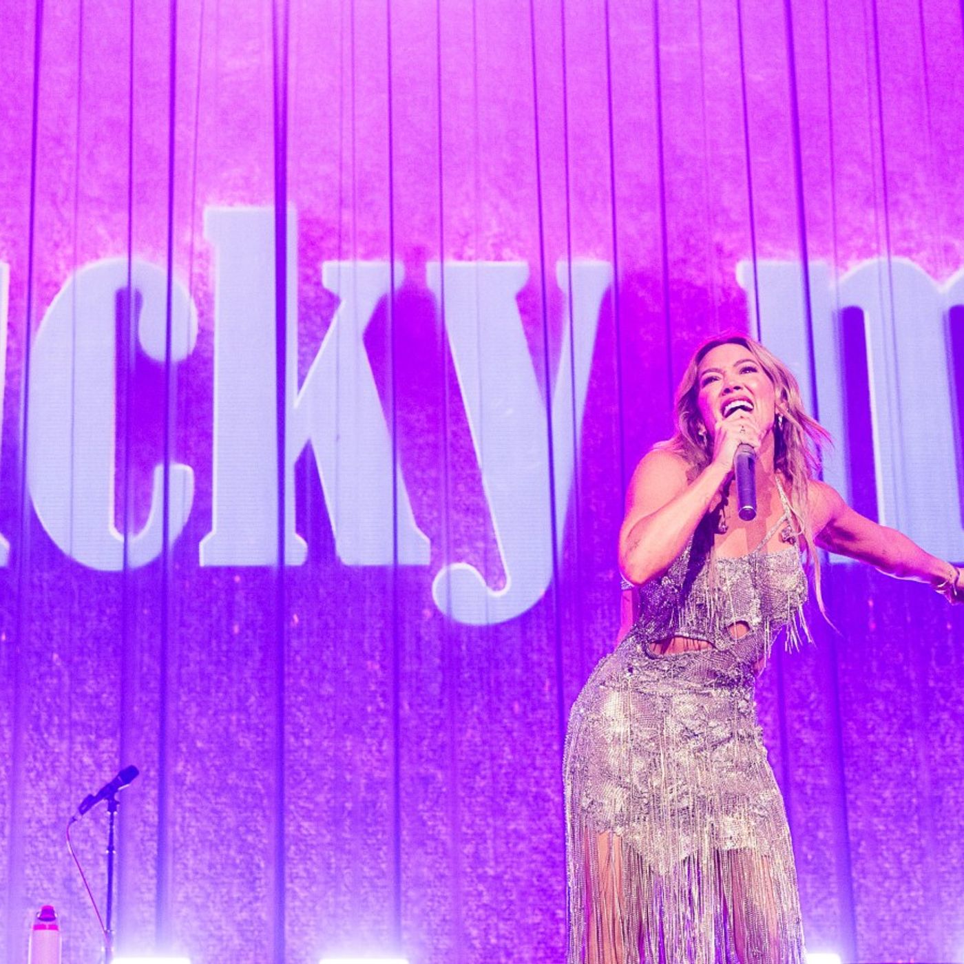 Hilary Duff Dazzles Madison Square Garden