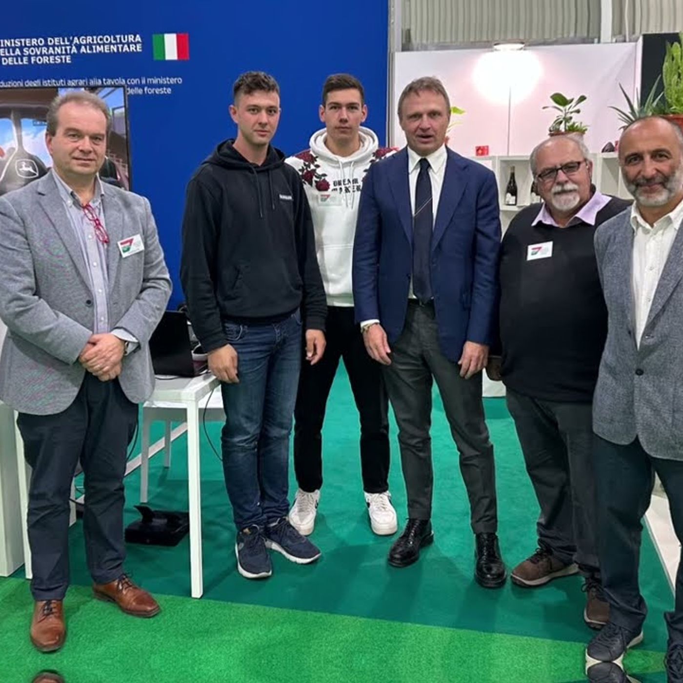Scopri L'Istituto Agrario Navarra con il Prof. Stefano Giatti e il Prof. Diego Rossi episode artwork