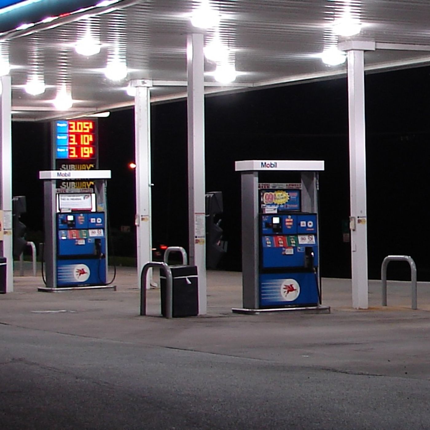 Una sosta al bar - Tales from the gas station s2e1 episode artwork