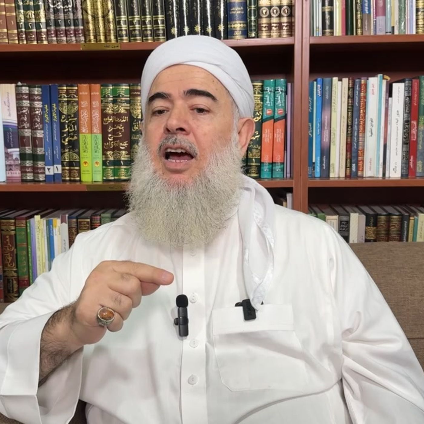 تفسيرُ الآية ﴿الْأَخِلَّاءُ يَوْمَئِذٍ بَعْضُهُمْ لِبَعْضٍ عَدُوٌّ إِلَّا الْمُتَّقِينَ﴾،