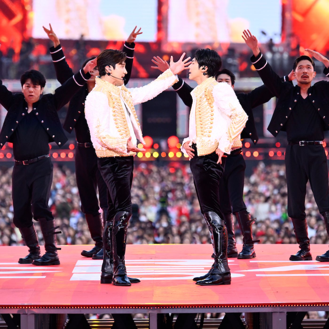 東方神起は20周年のその先へ　ファンと共に進化し続ける2人、約束の日産スタジアム公演を振り返って episode artwork
