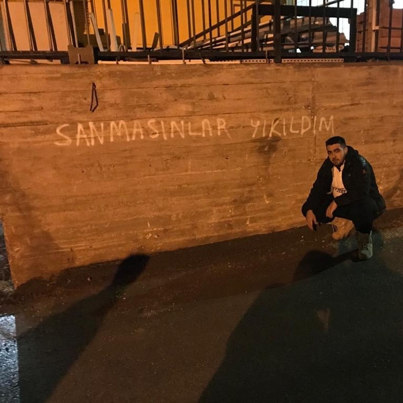 ağlamak için bir sebep bulacaktık zaten