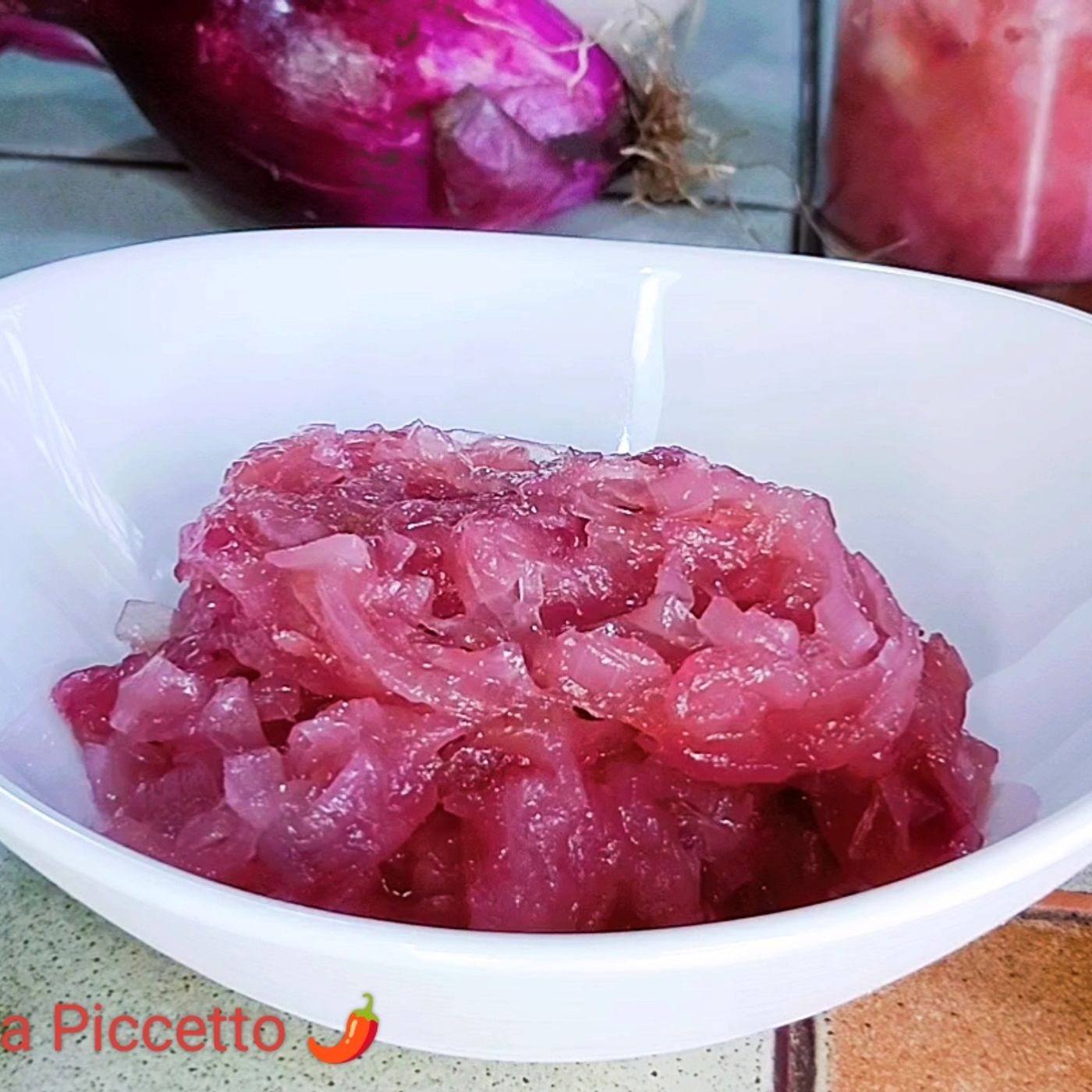 Cipolle rosse di Tropea caramellate in agrodolce: ricetta calabrese di Nonna Picetto episode artwork