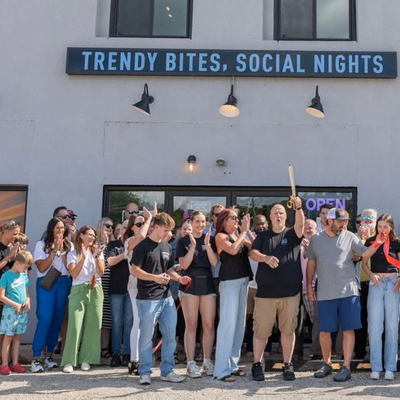 Downtown Social restaurant celebrates opening in Yorkville episode artwork