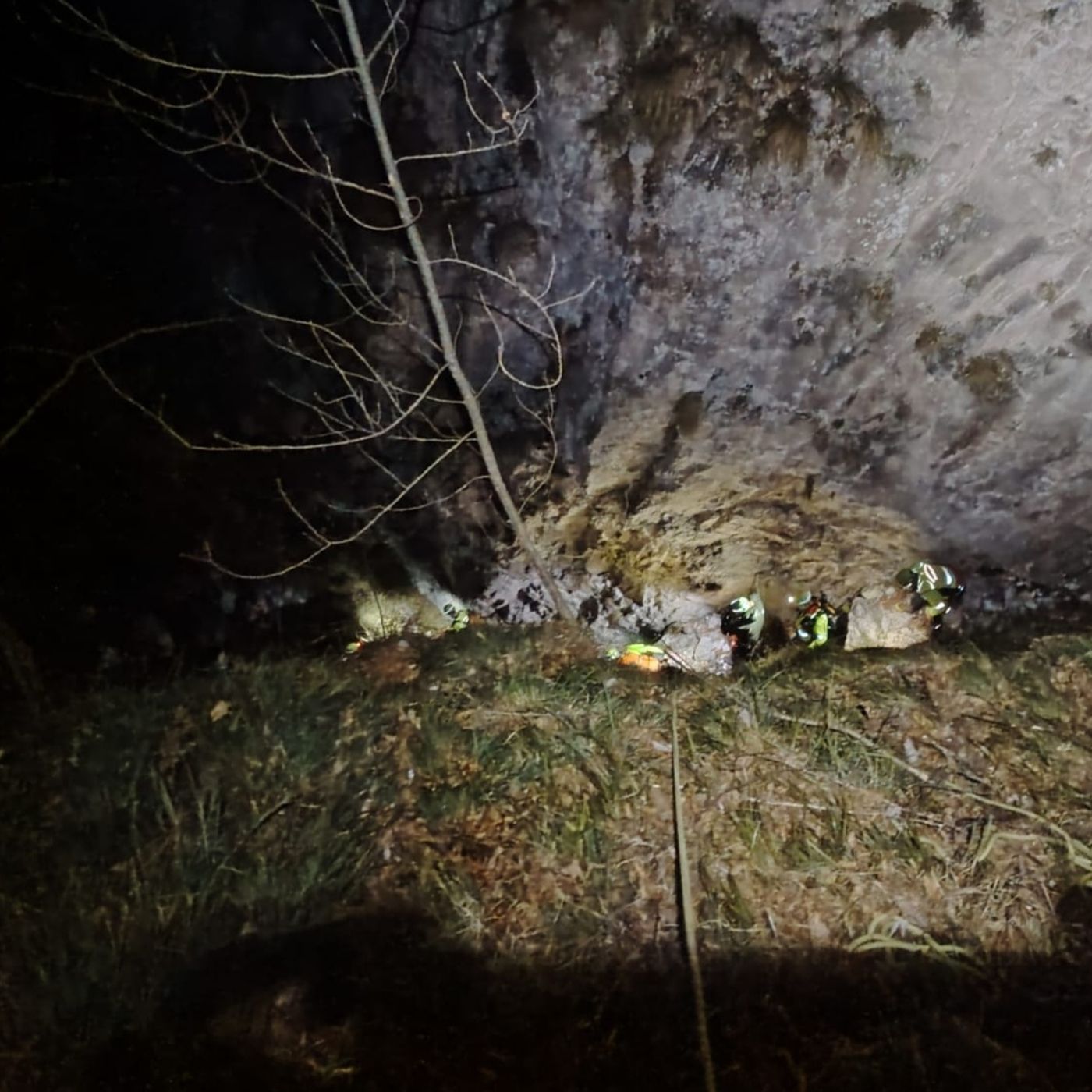 Tre giovani dell’Alto Vicentino bloccati su salto di roccia: salvati col buio dal soccorso alpino
