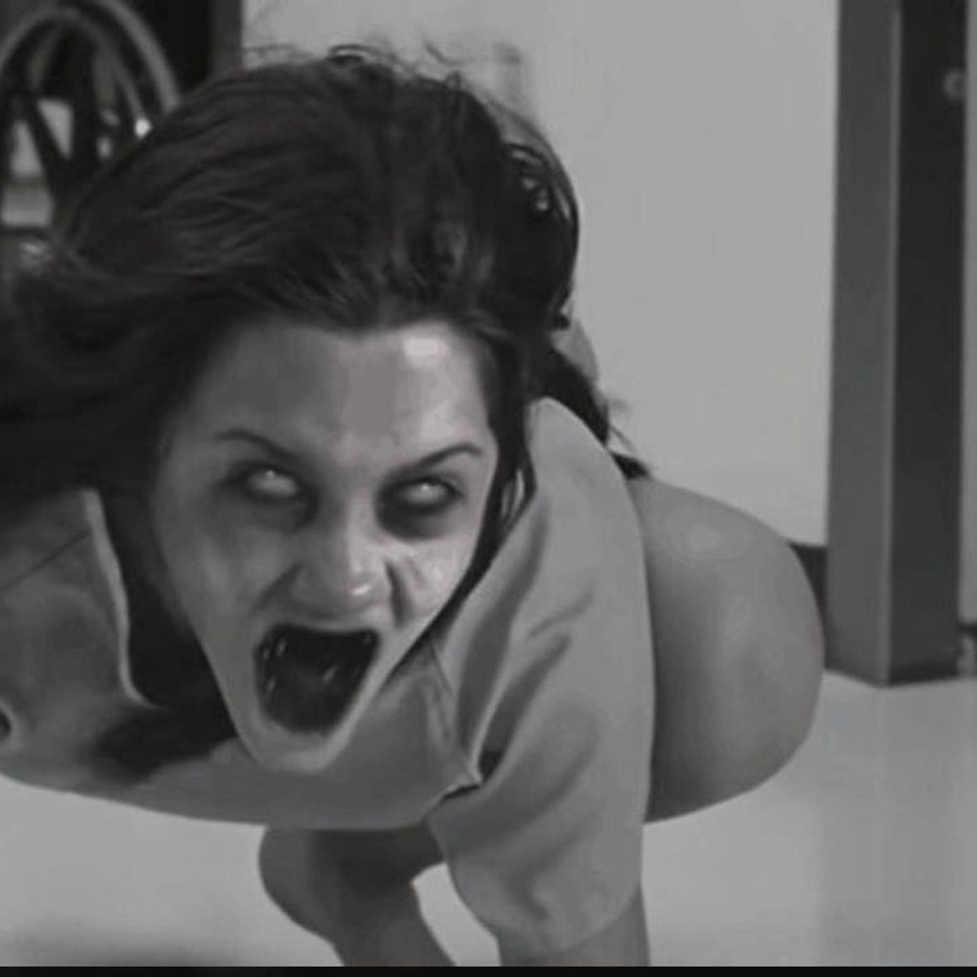 Mi Vecina De Cuarto Estaba Poseída Historias De Terror - Voces De La Noche