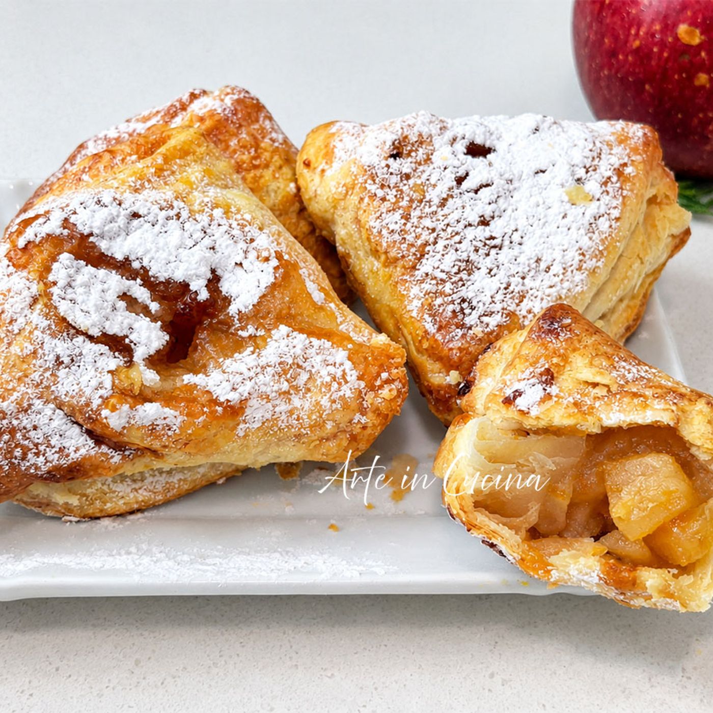 Triangoli di sfoglia alle mele e marmellata: pronti in 5 minuti