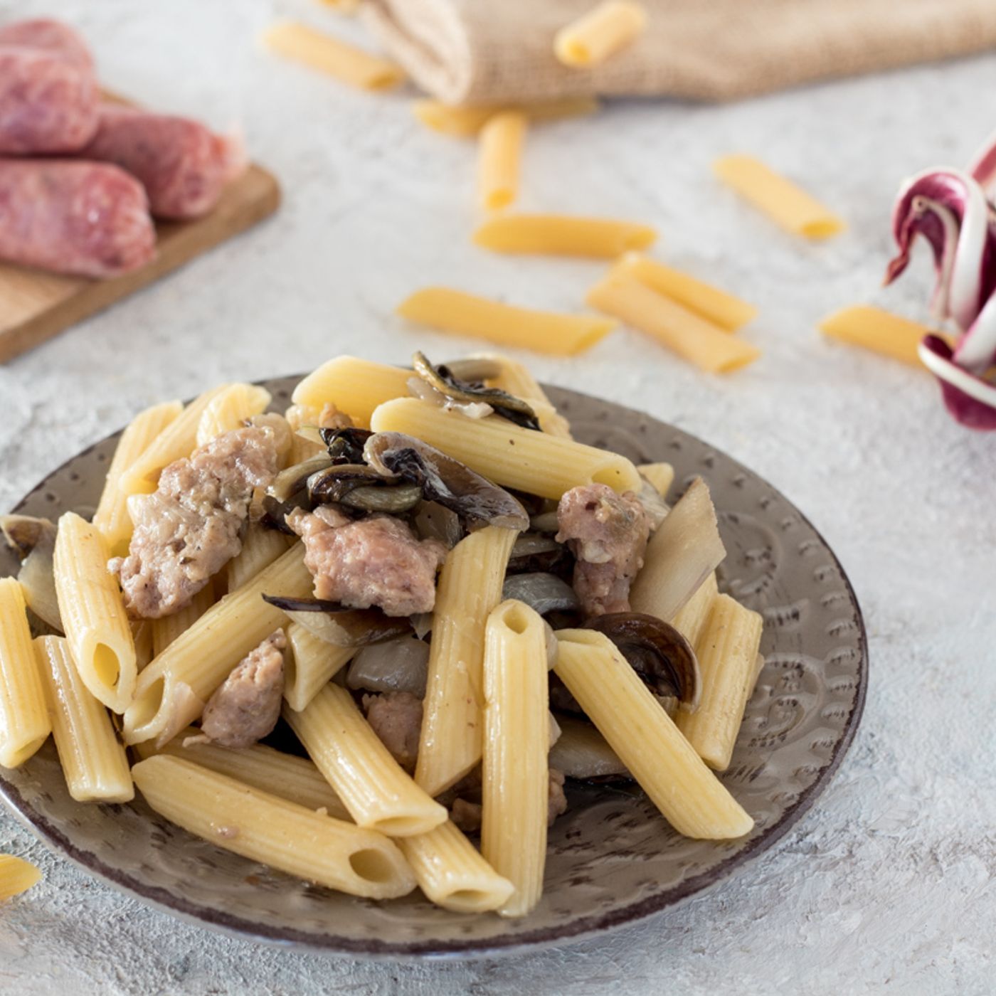 PASTA CON SALSICCIA E RADICCHIO