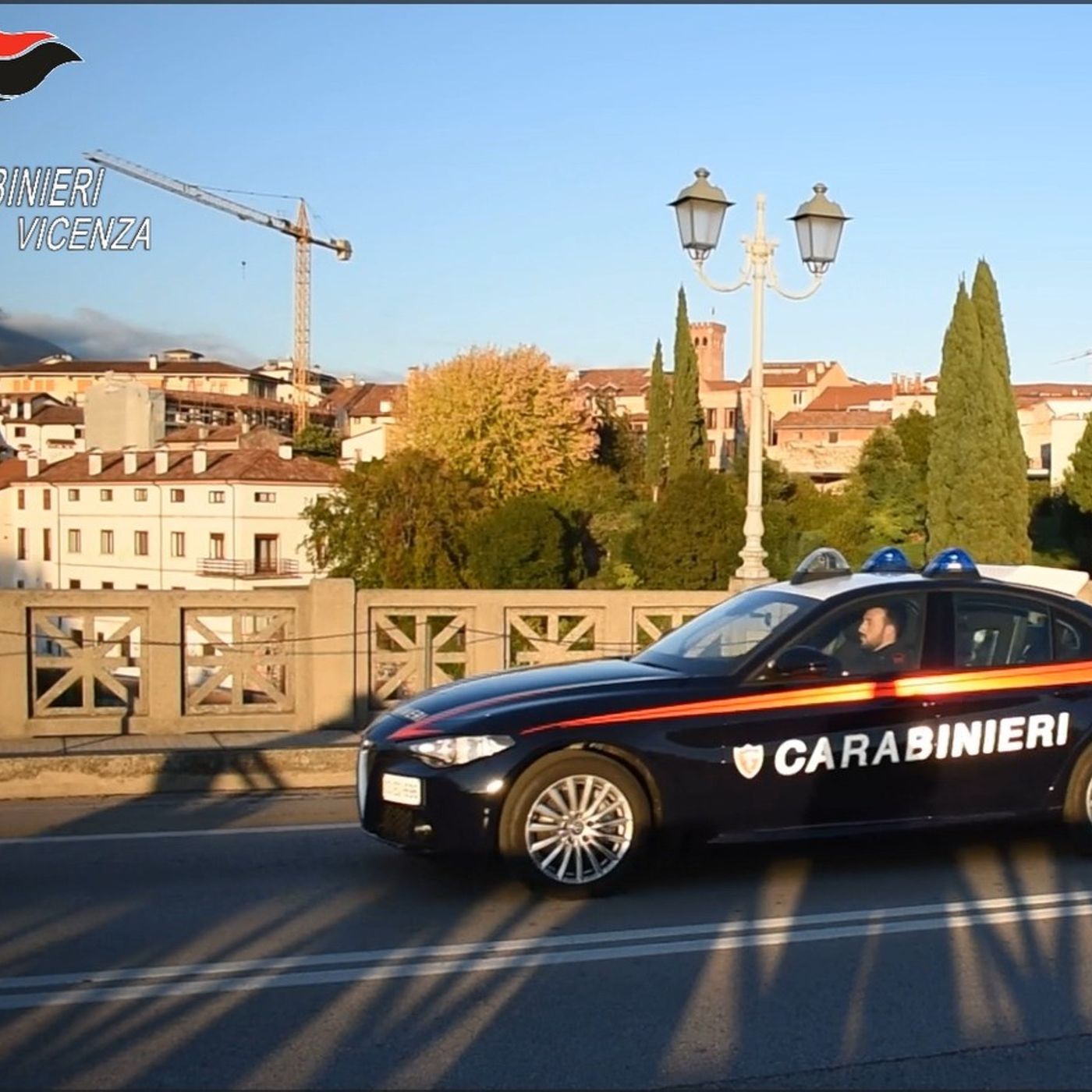 Studentessa si butta dal ponte della Vittoria: decisivo l’intervento dei carabinieri episode artwork