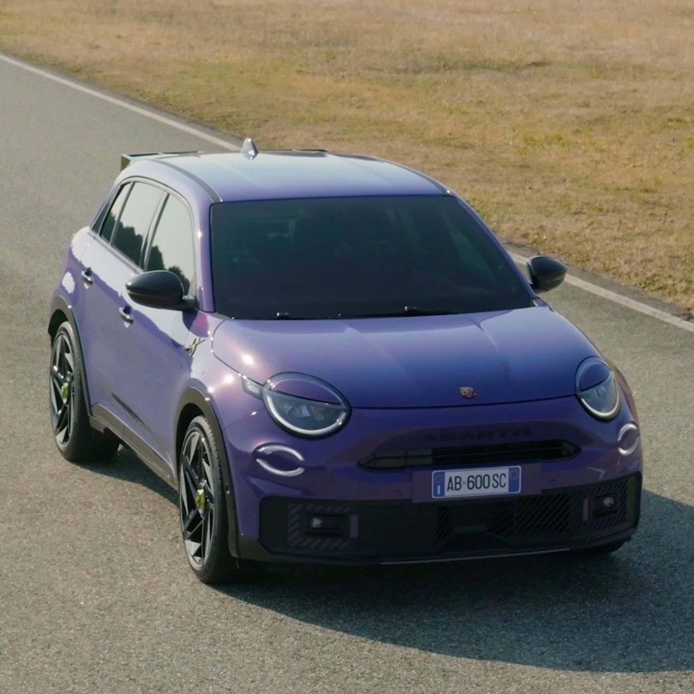 Abarth 600e - Il sogno Abarth continua con una supersportiva elettrica. Sarà vera gloria? episode artwork