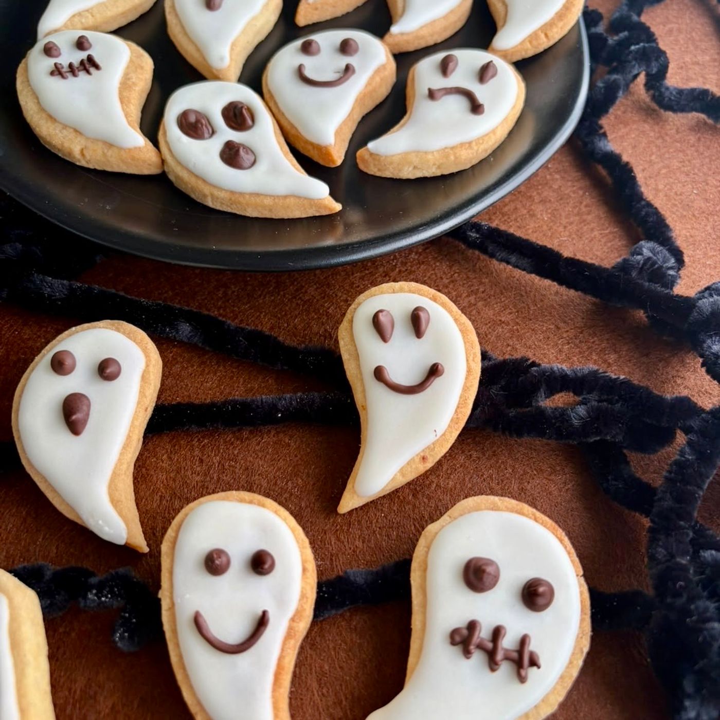 Biscotti fantasma di Halloween con stampino a cuore