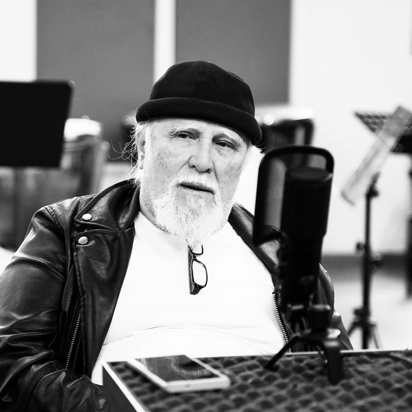 Moni Ovadia. Una vita per il teatro podcast artwork