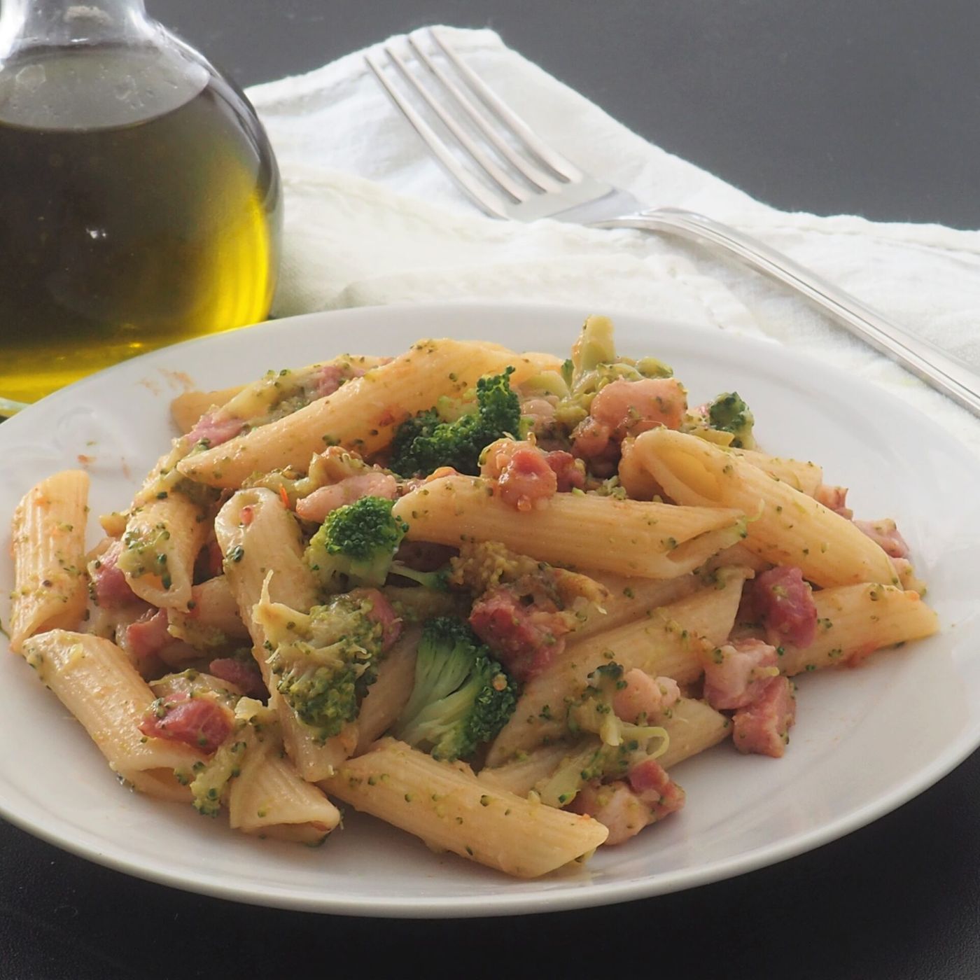 Penne con broccoli, pancetta e pomodori episode artwork