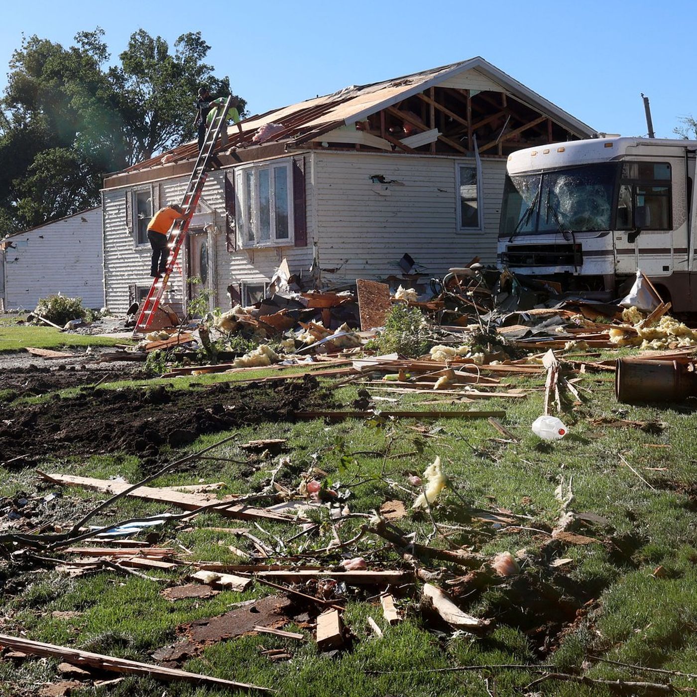 Four people injured, 11 homes damaged after South Streator tornado episode artwork
