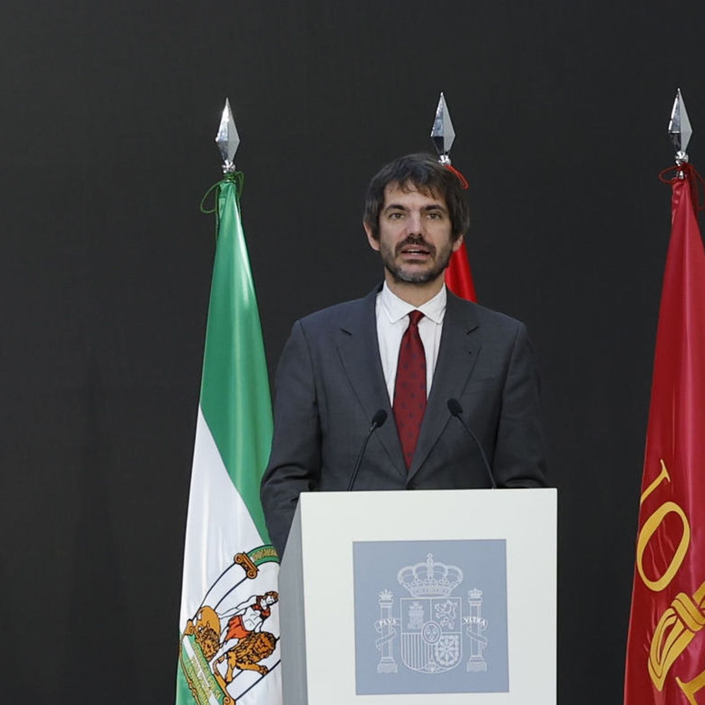 La República de los Tonnntos: Urtasun, en el circo en vez de ir a Notre Dame