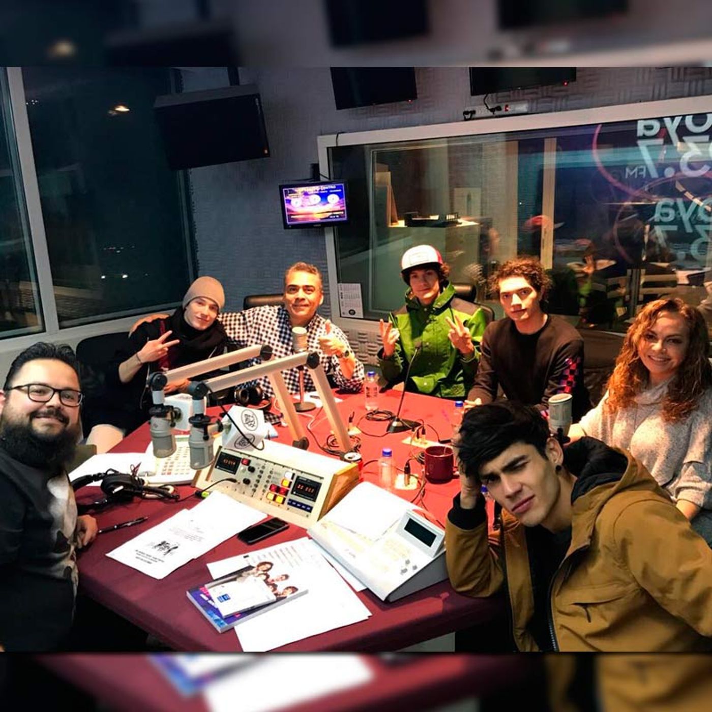 Nocturno 93.7 FM