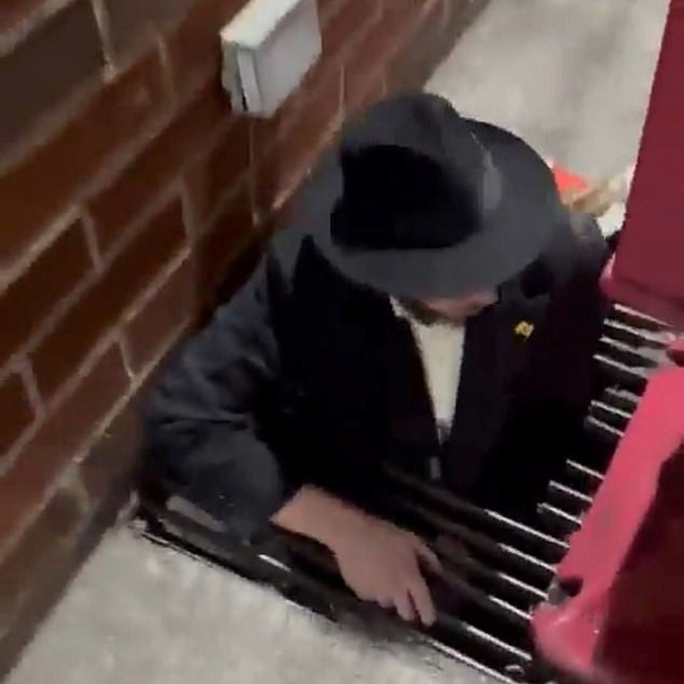 NWJ 280- Jew Tunnels