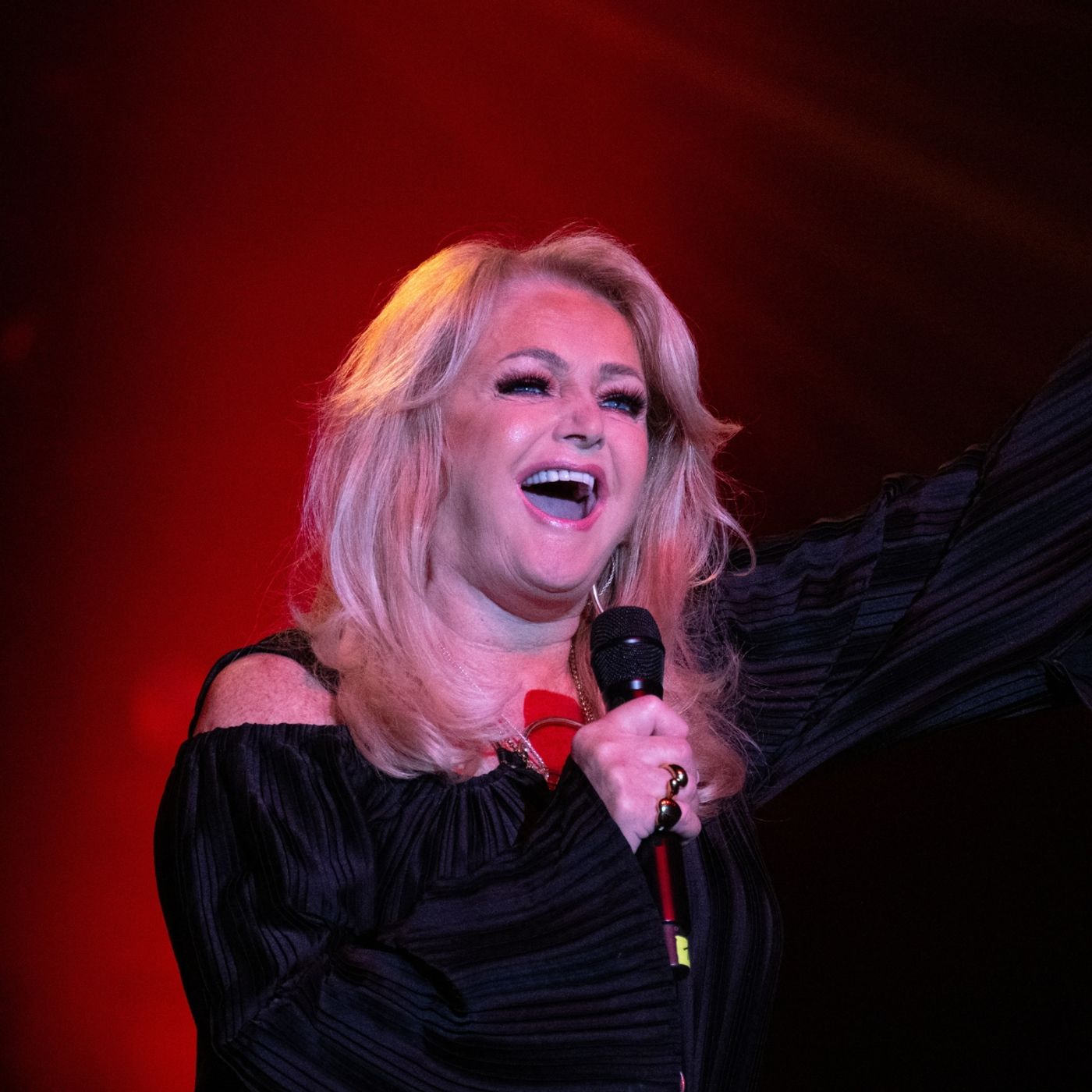 Bonnie Tyler : la chanteuse de 74 ans traverse un moment très compliqué episode artwork