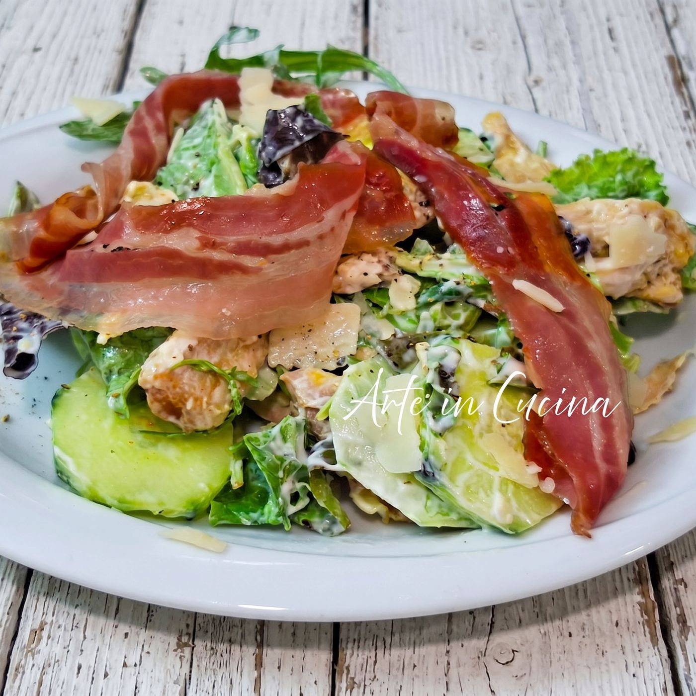 CESAR SALAD di POLLO e salsa allo YOGURT: l'insalata estiva golosa e leggera