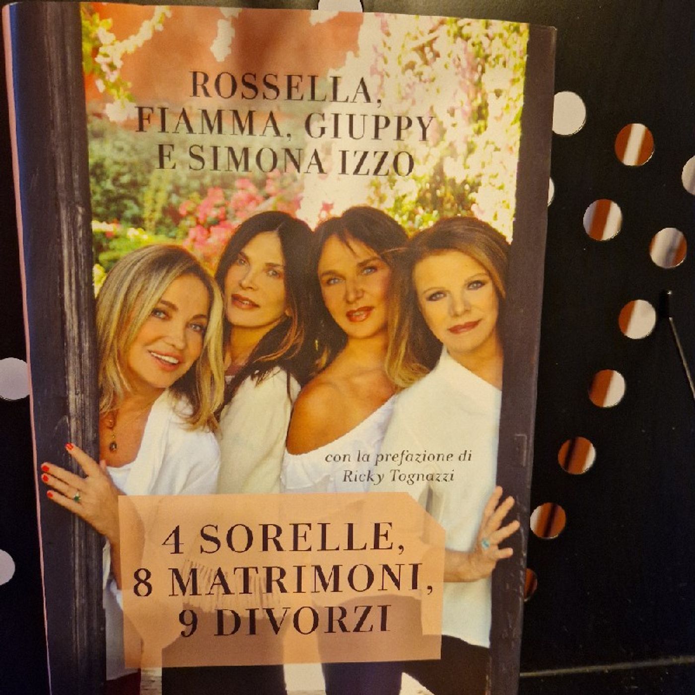 4 Sorelle,8 Matrimoni, 9 Divorzi