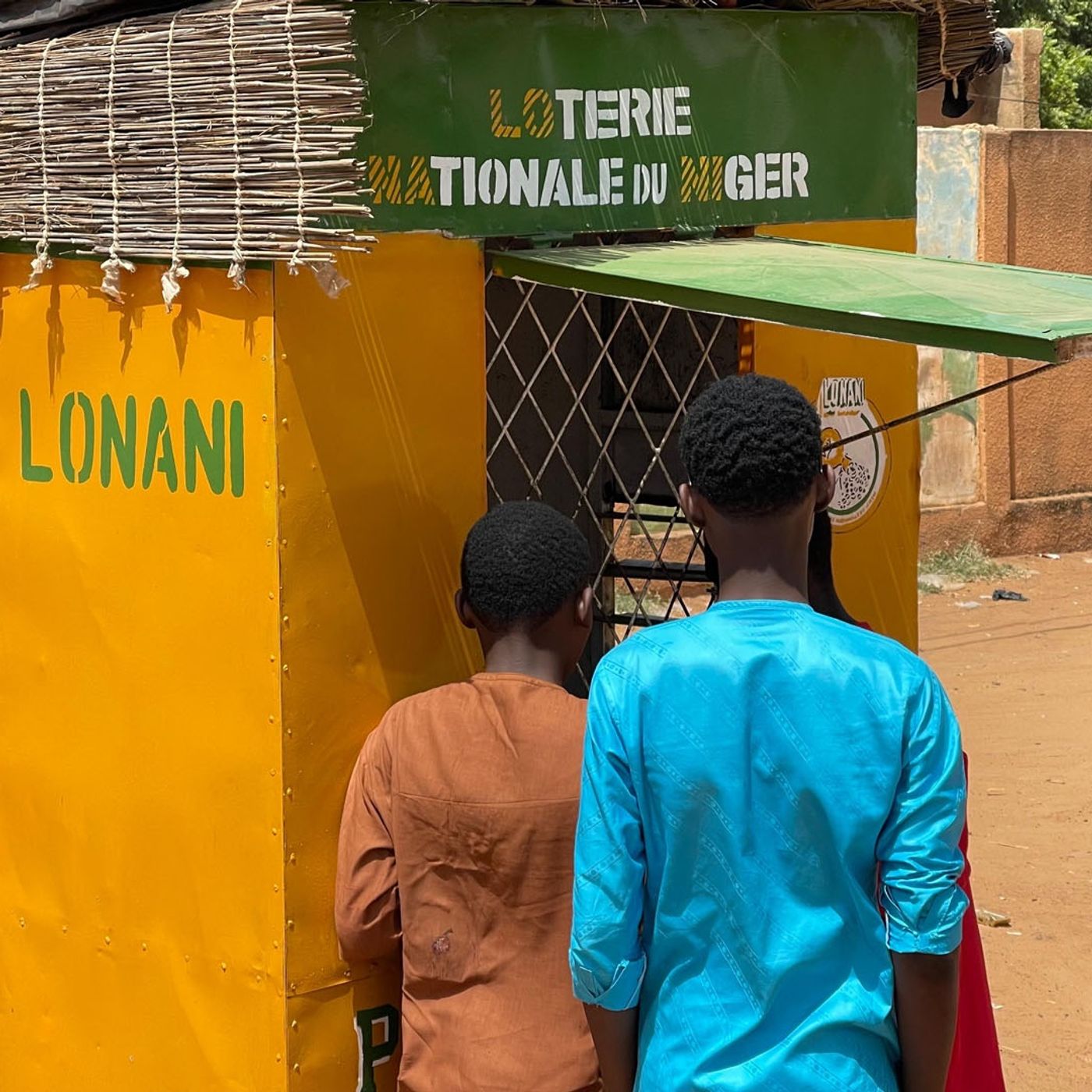 À Niamey, les jeunes et les femmes séduits par les jeux de hasard (Magazine) episode artwork