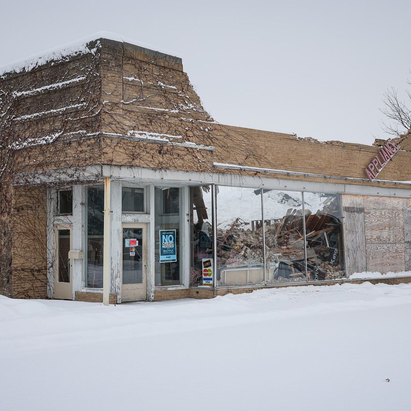 Woodstock leaves door open to suing Thompson’s Appliances over caved-in building episode artwork